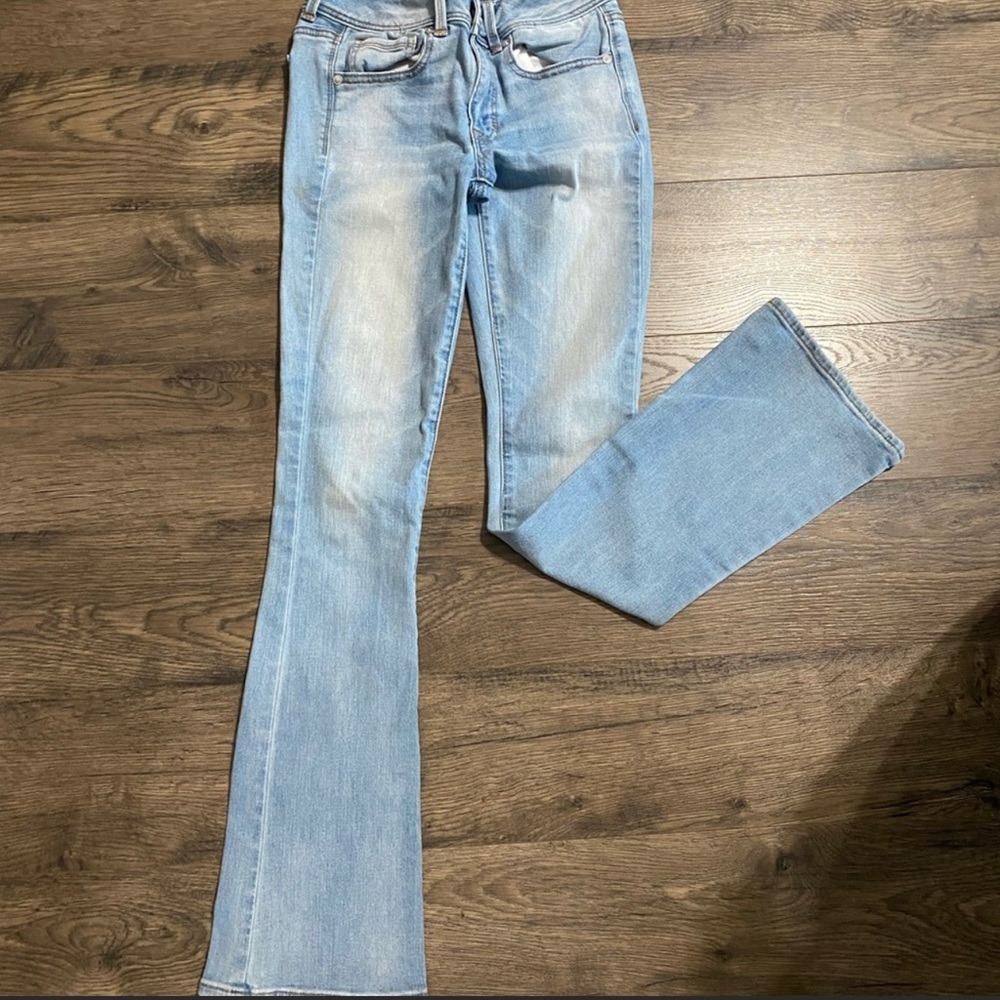 American Eagle | Size 2 | flair jeans